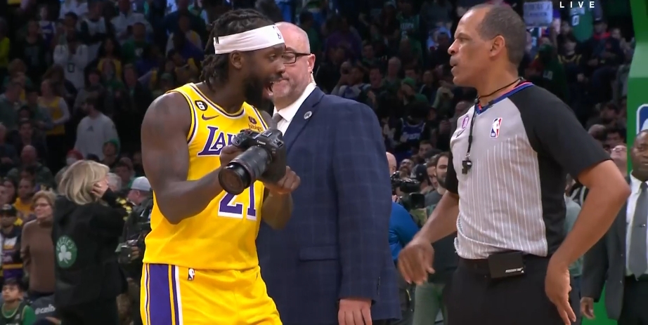 名場(chǎng)面！貝弗利：詹姆斯得不到哨子 還記得我拿相機(jī)找裁判嗎