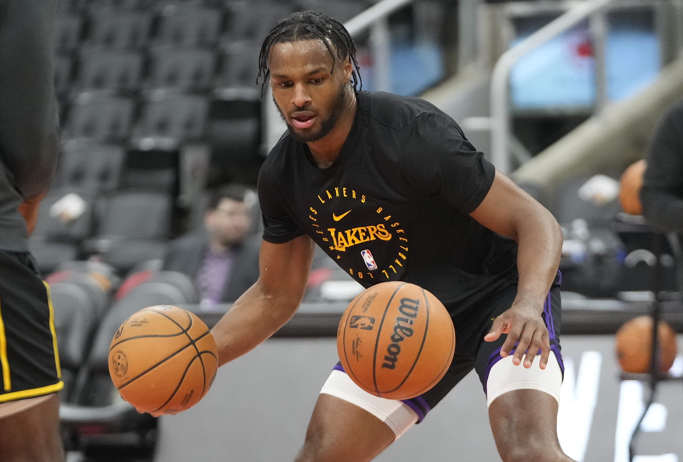 A-史密斯:布朗尼該自己贏得上場(chǎng)機(jī)會(huì) 現(xiàn)在上他是把他架在火上烤