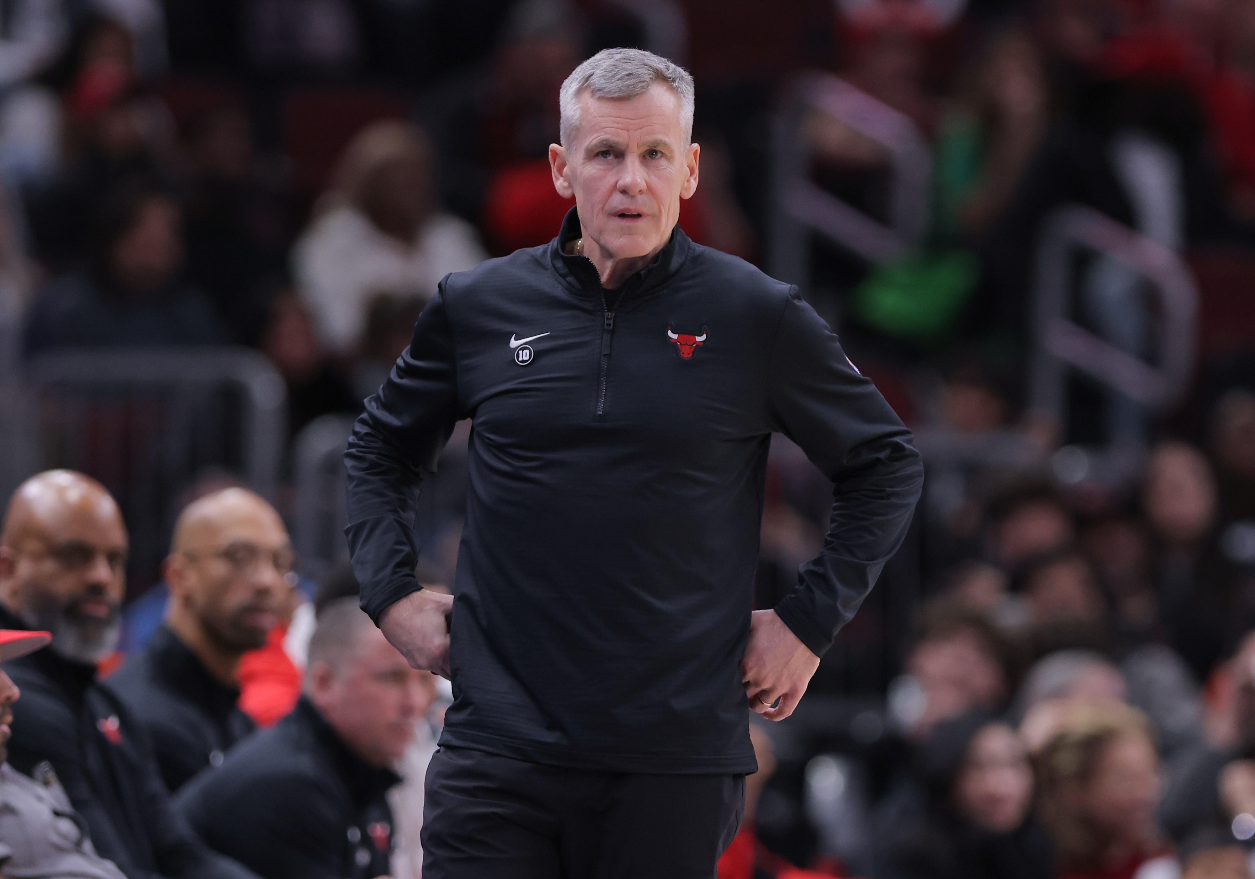 隊(duì)記:公牛主教練多諾萬(wàn)和總裁的位置很穩(wěn) 休賽期不會(huì)調(diào)整他們