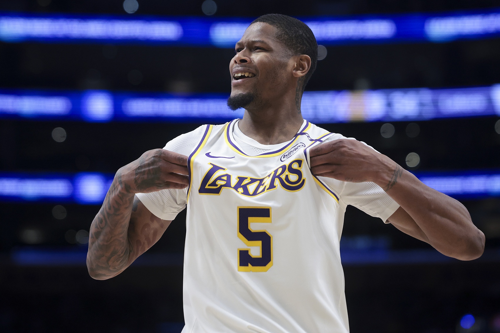 芬尼-史密斯:雷迪什的處境是有點(diǎn)奇怪 他可以重新專注打球了