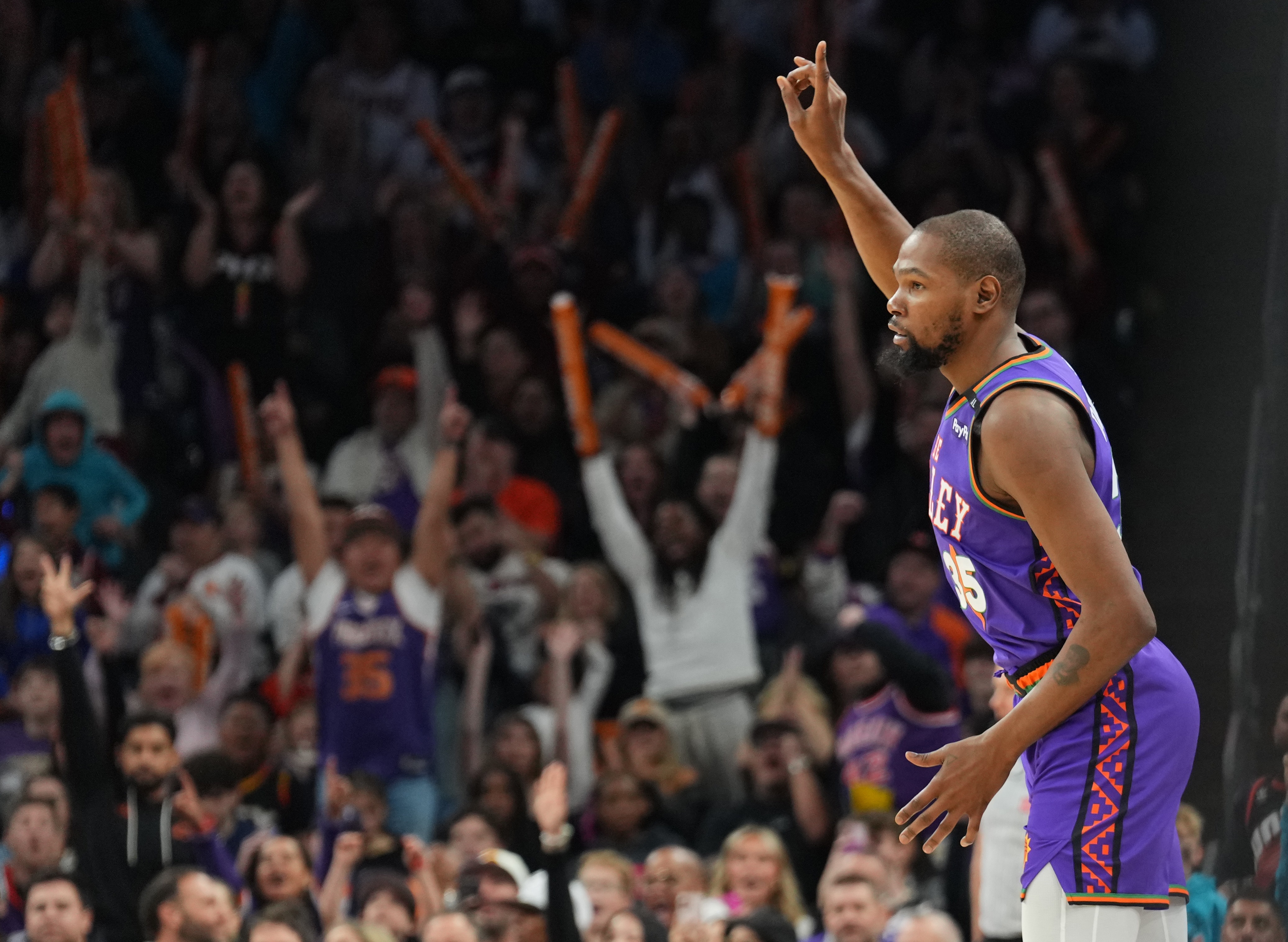 勇記:得不到巴特勒讓人猜測KD的未來 他未續(xù)約掌握了未來主動(dòng)權(quán)