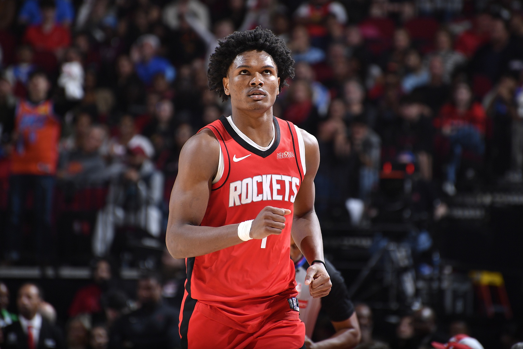 阿門(mén)-湯普森:不驚訝我能封蓋對(duì)方的大個(gè)子 我就是干這個(gè)的