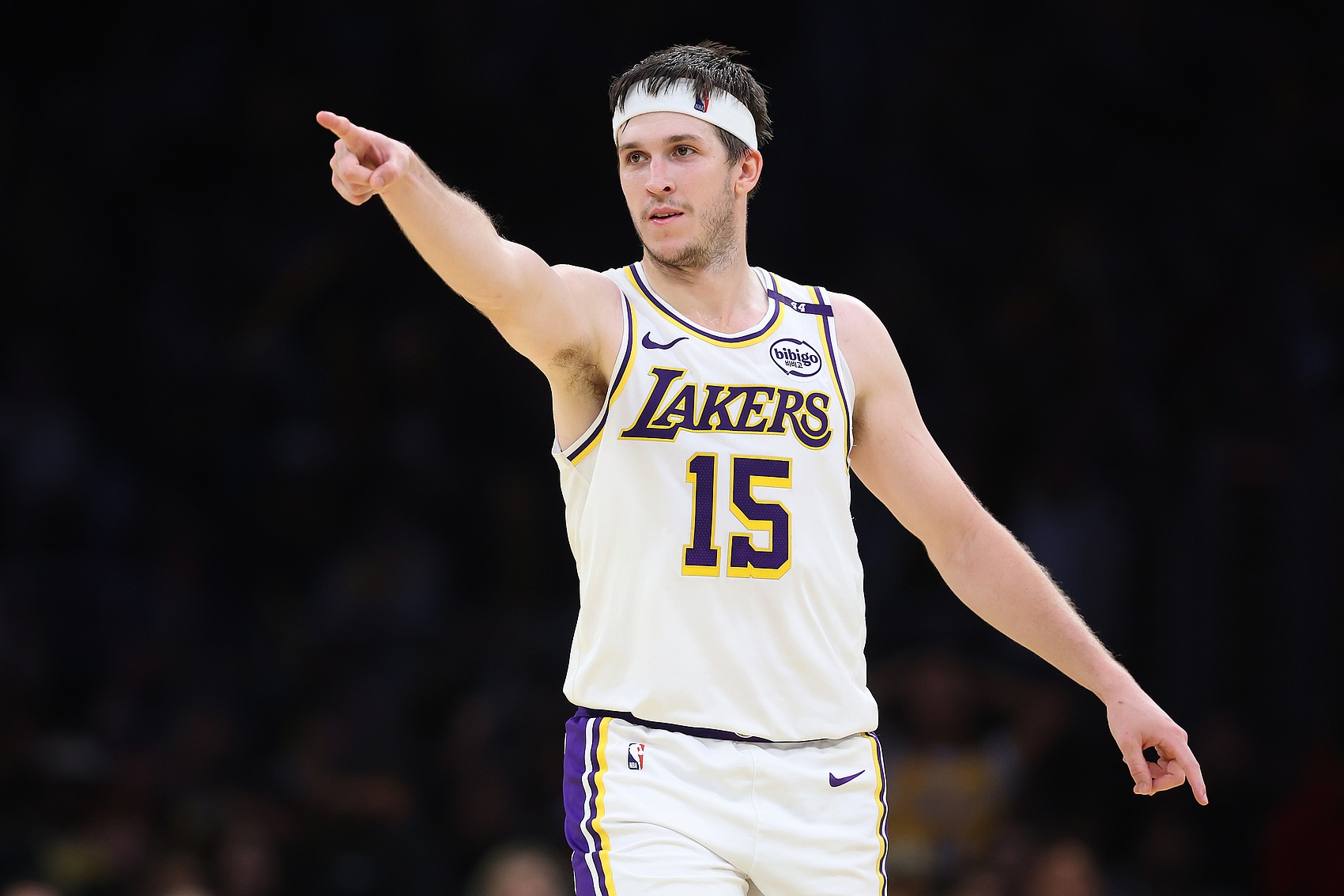 雷迪克:里夫斯今晚很棒 不僅僅是得分 他有5-6次很關(guān)鍵的防守