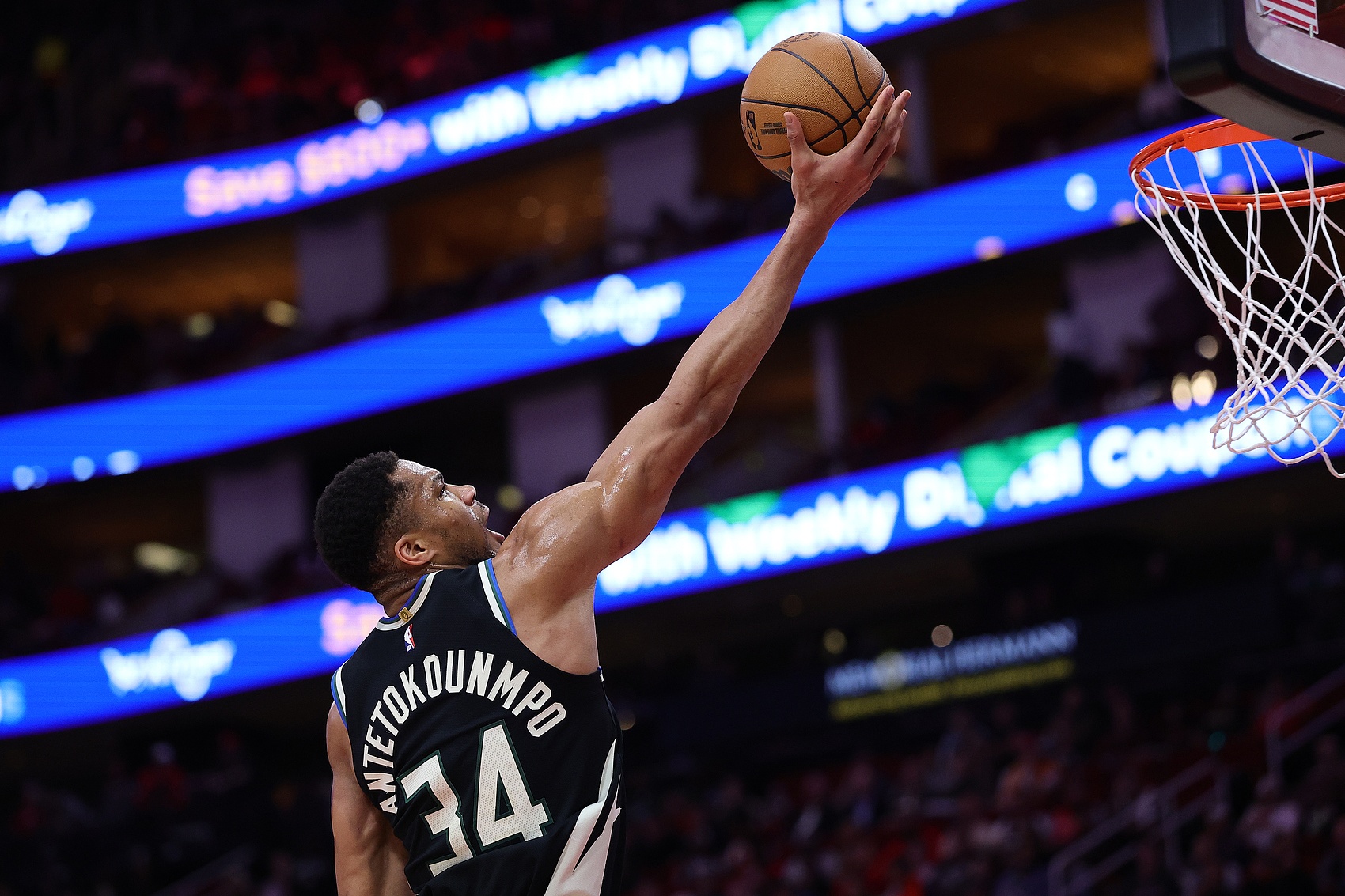 過(guò)去10年球員25+場(chǎng)次:字母430場(chǎng) 詹姆斯399 哈登396 利拉德381